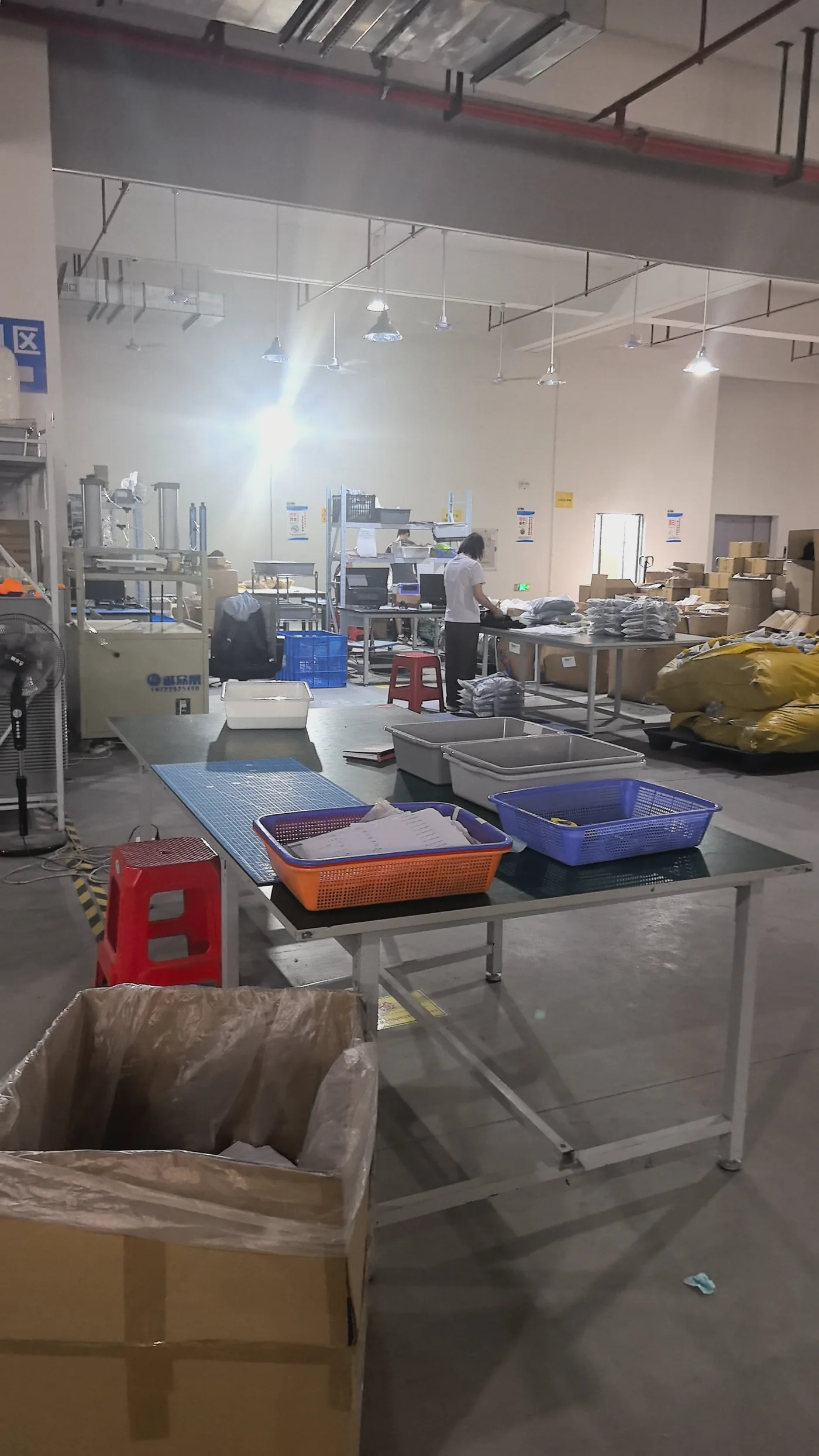 Warehouse packing work area