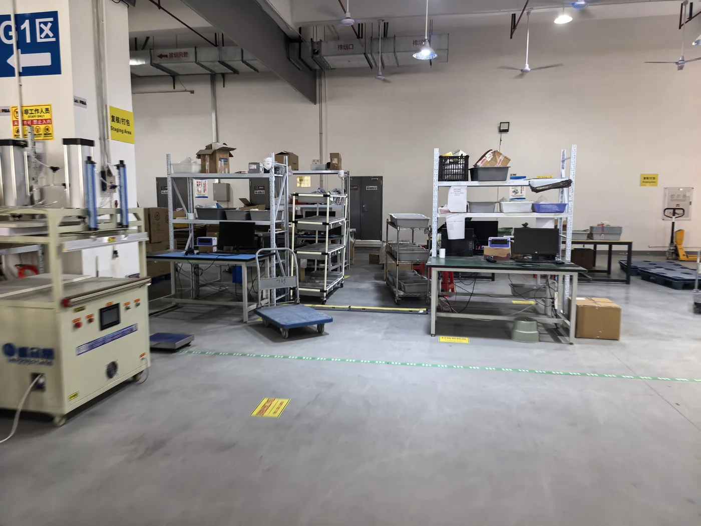 Packing stations and warehouse work area