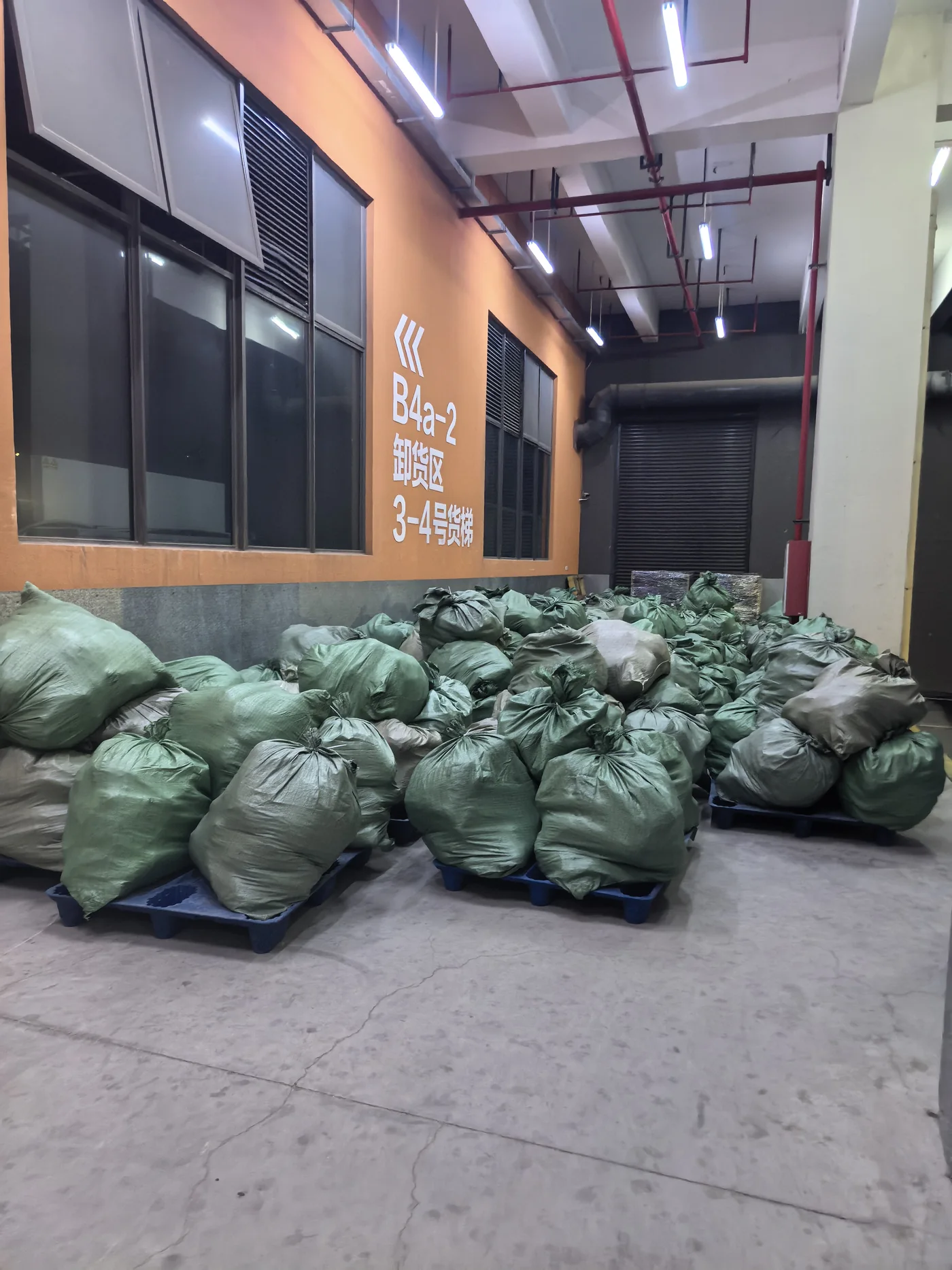 Palletized inbound goods at the unloading bay